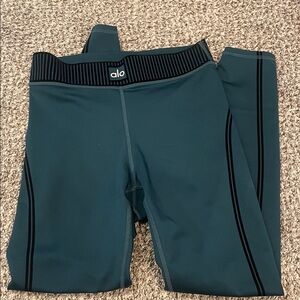 ALO Yoga line up midnight green leggings
